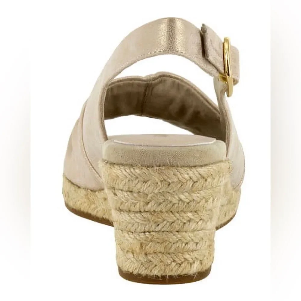 8.5W Gold Easy Street Espadrilles EUC